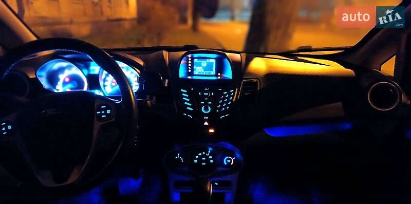 Хэтчбек Ford Fiesta 2016 в Киеве
