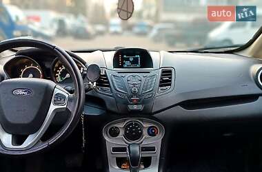 Хэтчбек Ford Fiesta 2016 в 