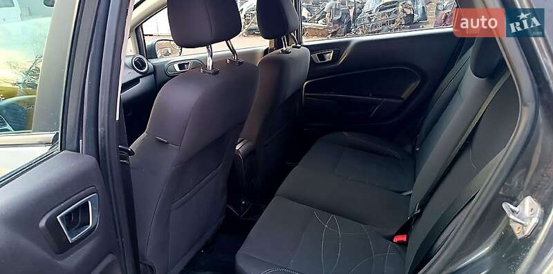 Хэтчбек Ford Fiesta 2016 в Киеве