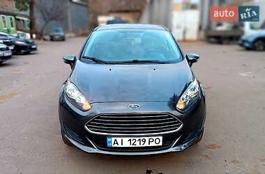 Хэтчбек Ford Fiesta 2016 в 