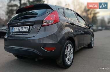 Хэтчбек Ford Fiesta 2016 в 