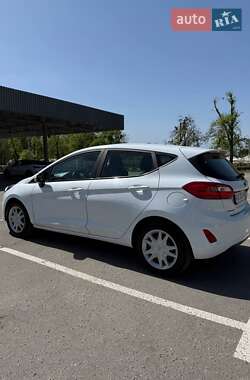 Хэтчбек Ford Fiesta 2018 в 