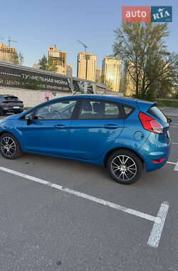 Хэтчбек Ford Fiesta 2015 в 