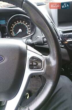 Хэтчбек Ford Fiesta 2013 в 