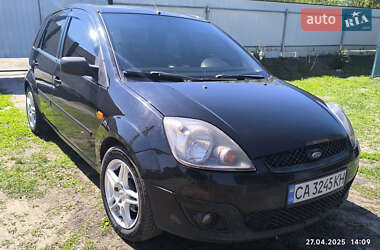 Хэтчбек Ford Fiesta 2006 в 