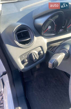 Хэтчбек Ford Fiesta 2012 в 
