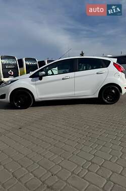 Хетчбек Ford Fiesta 2015 в 