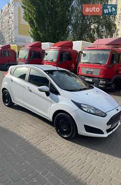 Хетчбек Ford Fiesta 2015 в 