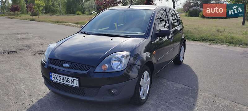 Хэтчбек Ford Fiesta 2008 в 