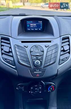 Хэтчбек Ford Fiesta 2016 в 