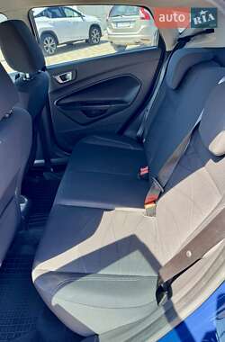 Хэтчбек Ford Fiesta 2016 в 