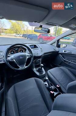 Хэтчбек Ford Fiesta 2016 в 