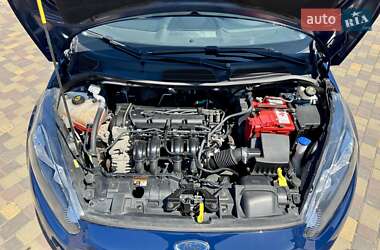 Хэтчбек Ford Fiesta 2016 в 