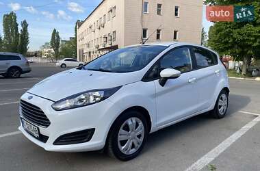 Хетчбек Ford Fiesta 2015 в 