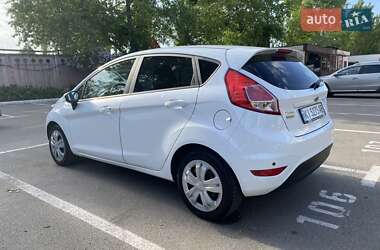 Хетчбек Ford Fiesta 2015 в 