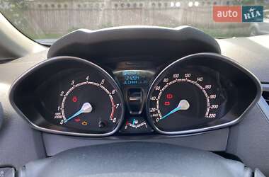 Хетчбек Ford Fiesta 2015 в 