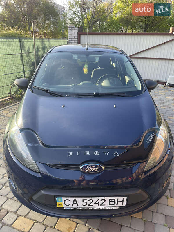 Хэтчбек Ford Fiesta 2012 в 