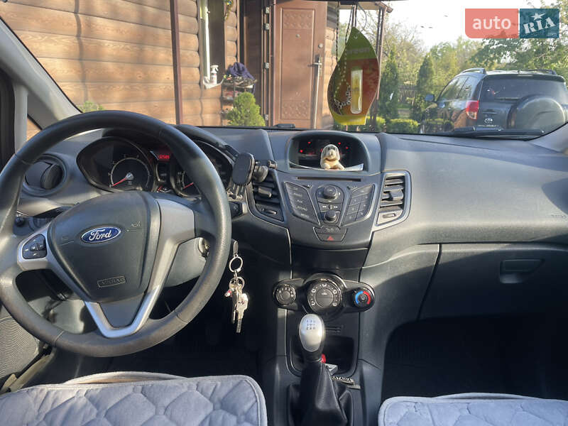 Хэтчбек Ford Fiesta 2012 в Смеле