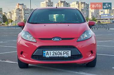 Хэтчбек Ford Fiesta 2012 в 
