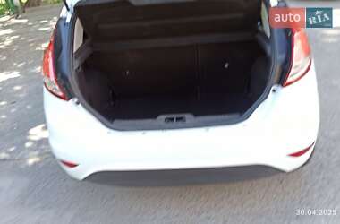 Хэтчбек Ford Fiesta 2016 в 