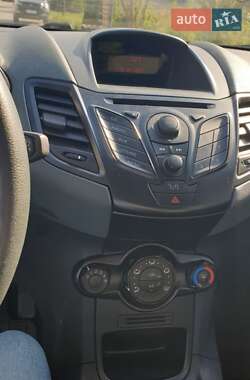 Хэтчбек Ford Fiesta 2011 в 