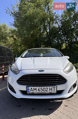 Хэтчбек Ford Fiesta 2016 в 