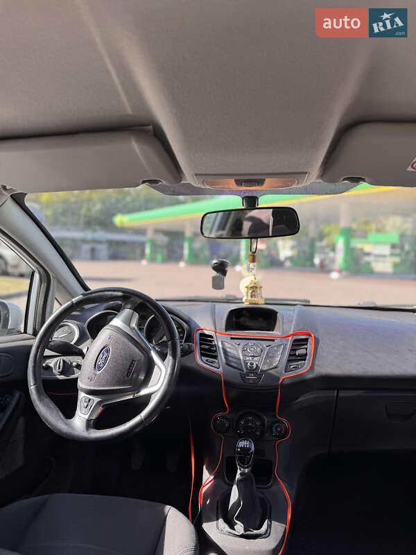 Хэтчбек Ford Fiesta 2016 в Киеве