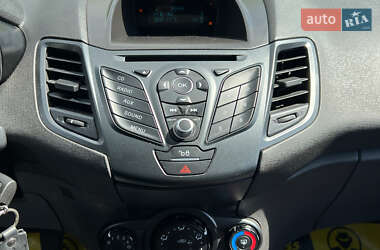 Хетчбек Ford Fiesta 2016 в 
