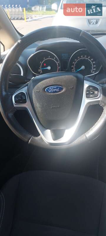 Седан Ford Fiesta 2016 в Львові