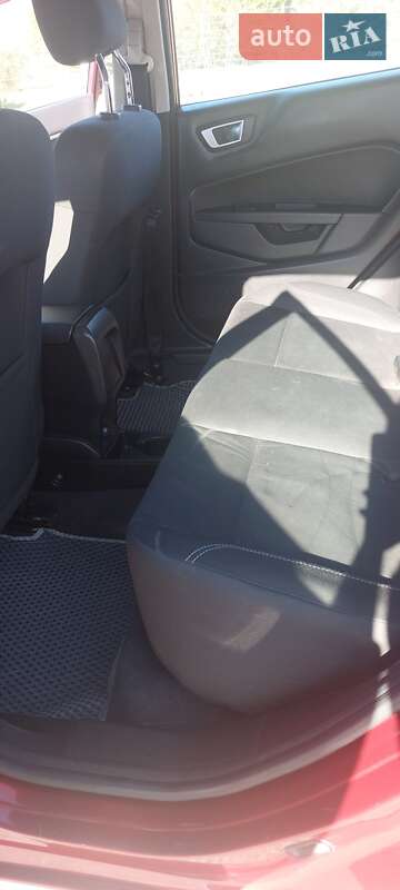 Седан Ford Fiesta 2016 в Львові