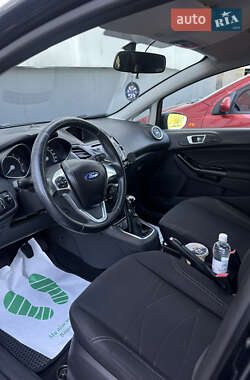 Хэтчбек Ford Fiesta 2013 в 