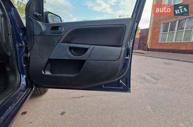 Хетчбек Ford Fiesta 2006 в 