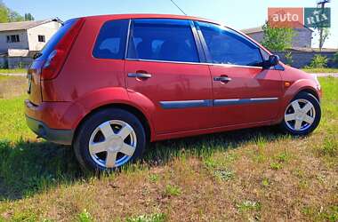 Хэтчбек Ford Fiesta 2006 в 
