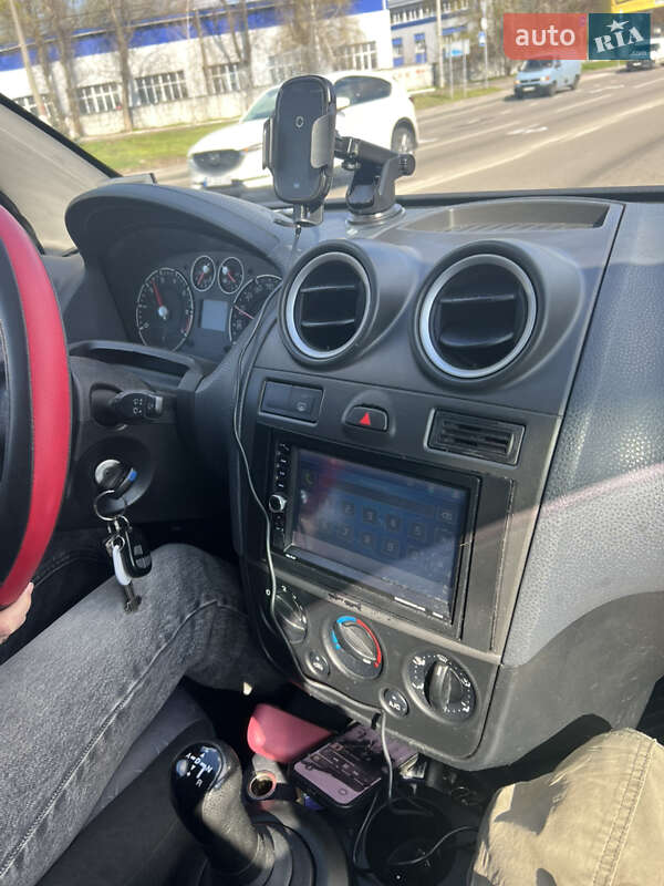 Хэтчбек Ford Fiesta 2006 в Киеве
