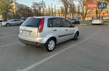 Хэтчбек Ford Fiesta 2006 в 
