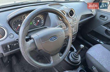 Хэтчбек Ford Fiesta 2006 в 