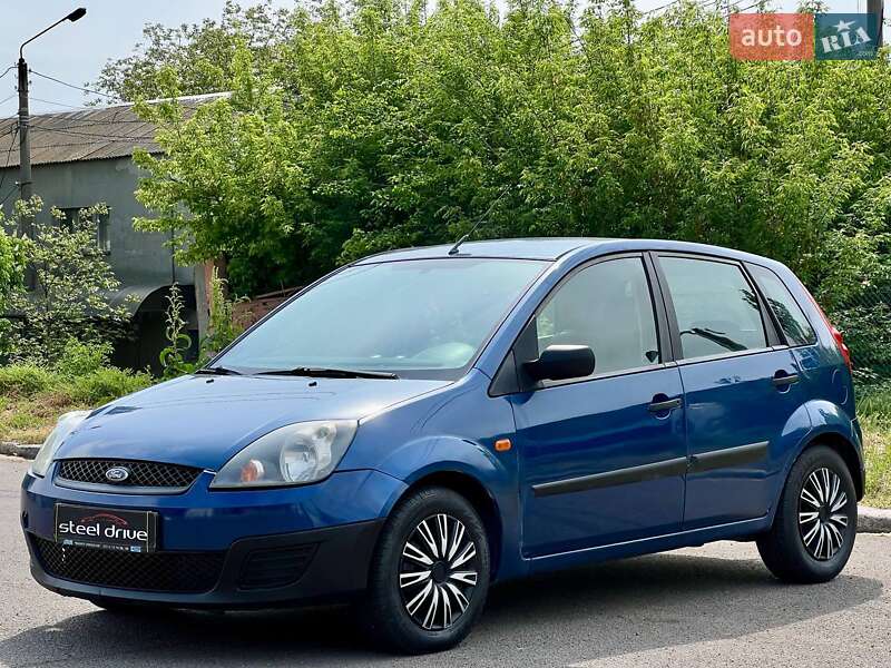 Хэтчбек Ford Fiesta 2006 в 