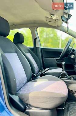 Хэтчбек Ford Fiesta 2006 в 