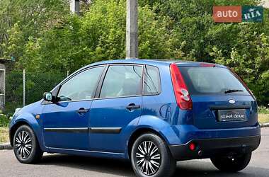 Хэтчбек Ford Fiesta 2006 в 