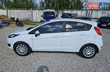 Хэтчбек Ford Fiesta 2016 в 