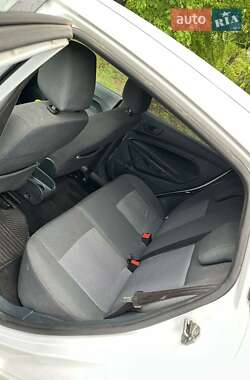 Хэтчбек Ford Fiesta 2011 в 