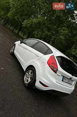 Хэтчбек Ford Fiesta 2011 в 