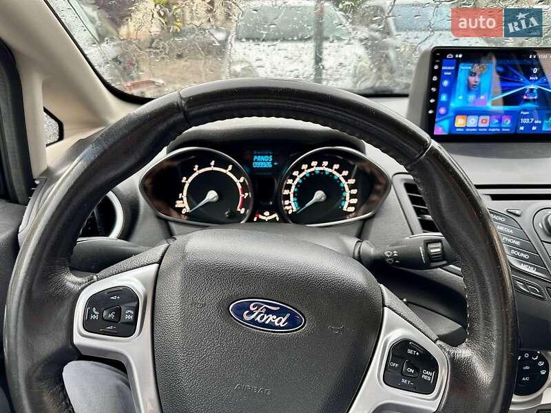 Хэтчбек Ford Fiesta 2015 в Киеве