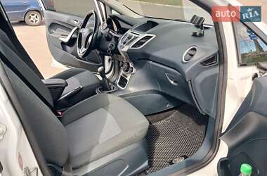 Хетчбек Ford Fiesta 2012 в 