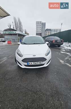 Седан Ford Fiesta 2015 в Киеве