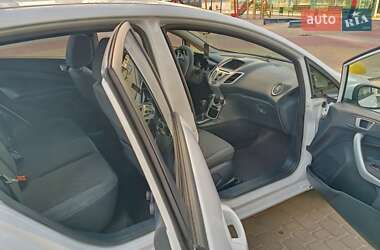 Хэтчбек Ford Fiesta 2011 в 