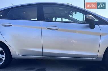 Хетчбек Ford Fiesta 2016 в 