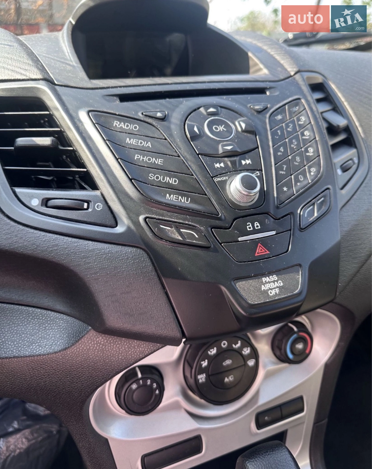 2016 Ford Fiesta - мініатюра 13