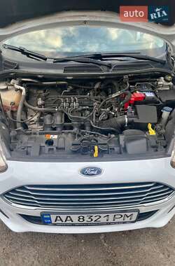 Хэтчбек Ford Fiesta 2013 в 