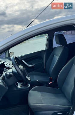 Хэтчбек Ford Fiesta 2012 в 